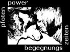 Mensch und Hund, Stirn an Stirn. Text: "Pfoten", "Power", "Begegnungszeiten" in Schwarz-Weiß.