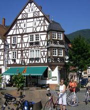Fachwerkhäuser, zauberhafte Dörfer - die Deutsche Weinstraße