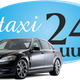 Zwarte taxi voor blauw logo “taxi 24 uur”.