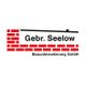 Logo der Gebr. Seelow Bauunternehmung GmbH mit rotem Backsteinmuster und schwarzer Schrift.