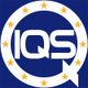 Logo mit den Buchstaben "IQS" in einem blauen Kreis, umgeben von zwölf gelben Sternen.