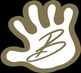 Desenho de uma mão aberta com a letra "B" estilizada no centro. Fundo marrom claro e branco.