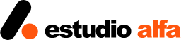 Logotipo de Estudio Alfa en negro y naranja.