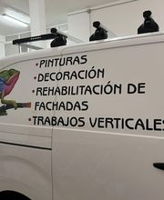 Furgoneta con listado de servicios: pinturas, decoración, rehabilitación y trabajos verticales.