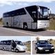 Autobus, minibus e auto nera su strada asfaltata in tre immagini separate.