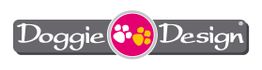 Logo von "Doggie Design" mit Pfotenabdruck in Rosa und Gelb auf grauem Hintergrund.