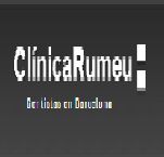 Texto: "Clínica Rumeu. Gerenciado en Barcelona" sobre fondo oscuro.