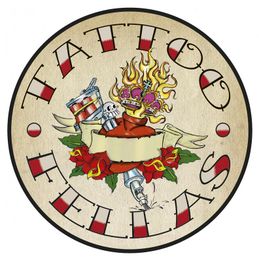 Rundes Tattoo-Logo mit Flamme, Krone, Schädel, Rosen und Schriftzug "Tattoo Fellas".