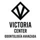 Logotipo de Victoria Center Odontología Avanzada en blanco y negro.