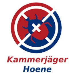 Rotes und blaues Logo mit einem Käfer und durchgestrichenem Zeichen, "Kammerjäger Hoene" darunter.