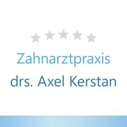 Zahnarztpraxis drs. Axel Kerstan, fünf Sterne oberhalb, blauer Text auf weißem Hintergrund.