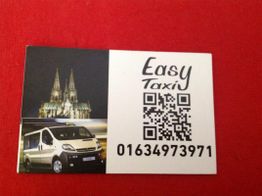 Visitenkarte "Easy Taxi" mit Telefonnummer, QR-Code, Lieferwagen und Dom im Hintergrund.