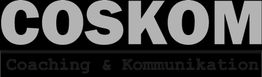 Text: "COSKOM Coaching & Kommunikation" in Grautönen auf schwarzem Hintergrund.