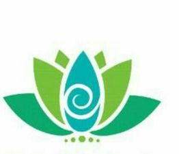 Flor de loto estilizada en colores verde y azul con un diseño espiral en el centro.