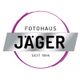 Logo mit Text "Fotohaus Jäger seit 1914" in einem stilisierten Kreis.