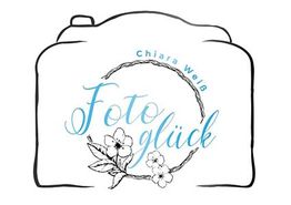 Zeichnung einer Kamera mit Blumen und der Aufschrift "Fotoglück" in blau.