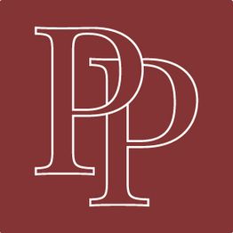 Lettera "PP" bianca su sfondo rosso scuro.