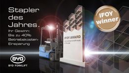 Gabelstapler bei Nacht neben IFOY Award, Text: "Stapler des Jahres" und "IFOY winner".