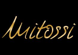 Goldener Schriftzug „Mitossi“ auf schwarzem Hintergrund.