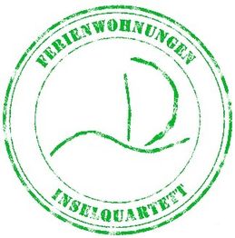 Grüner Stempel mit Aufschrift "FERIENWOHNUNGEN INSELQUARTETT" und stilisiertem Segelboot.