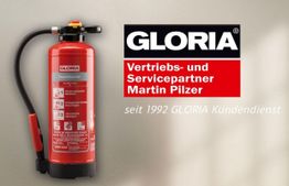 Ein roter Feuerlöscher neben dem Logo „GLORIA“, mit Text über den Servicepartner Martin Pilzer.