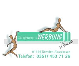 Zwei Holzfiguren posieren neben dem Text "Schau-Werbung", mit Kontaktinfo unten.