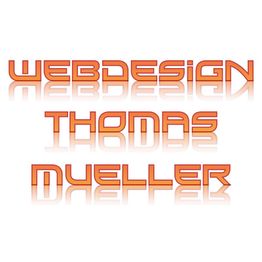 Orange Schrift: "Webdesign Thomas Mueller" mit Spiegelungseffekt auf weißem Hintergrund.