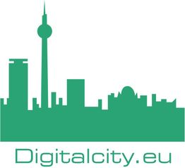 Grüne Skyline einer Stadt mit „Digitalcity.eu“ in grüner Schrift darunter.