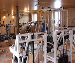 Teilinnenansicht des Fitnessstudions Schwitzkasten