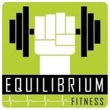 Logotipo com punho segurando halteres e texto "Equilibrium Fitness" em fundo verde.