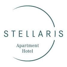 Logo des Stellaris Apartment Hotels mit kreisförmigem Design in Blaugrün.