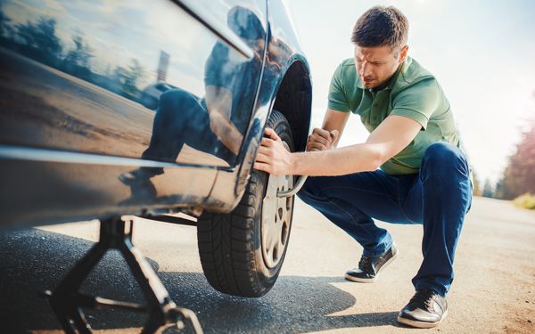 Do-it-yourself vs. Professioneller Service: Wann sich der Werkstattbesuch für den Reifenwechsel lohnt