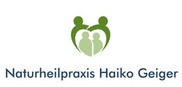 Logo der Naturheilpraxis Haiko Geiger mit grünem Herz und Figuren.
