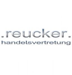 Textlogo: ".reucker. handelsvertretung" in silberner Schrift auf weißem Hintergrund.