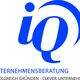 Logo der Unternehmensberatung IQ mit Slogan „Erfolgreich gründen – clever unternehmen“.