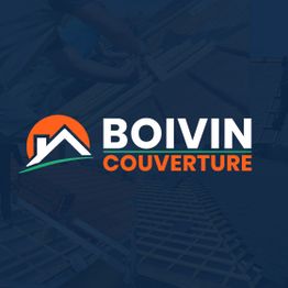 Logo de Boivin Couverture avec une illustration de toit stylisée en arrière-plan.
