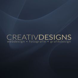 Schwarzer Hintergrund mit Text: "CREATIVDESIGNS - webdesign • fotografie • grafikdesign".