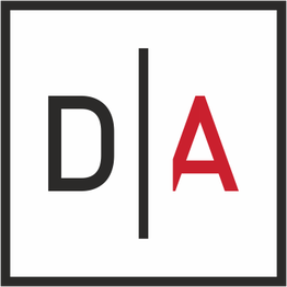 Logo mit den Buchstaben D und A, getrennt durch eine vertikale Linie. D in Schwarz, A in Rot.