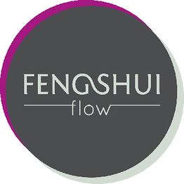 Graues Logo mit Text "Feng Shui Flow" in Weiß, umgeben von einem pinken Rand.