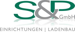 Logo von S&P GmbH, grüne und graue Buchstaben, Text: "Einrichtungen | Ladenbau".
