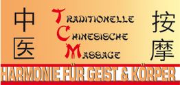 Chinesische Schriftzeichen und Text "Traditionelle Chinesische Massage - Harmonie für Geist & Körper".