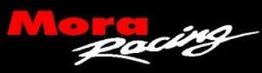 Roter Text "Mora" und weißer Text "Racing" auf schwarzem Hintergrund.
