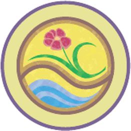 Abzeichen mit Blume, Wellen und Blättern in einem Kreis mit violettem Rand auf gelbem Hintergrund.