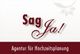 Text "Sag Ja! Agentur für Hochzeitsplanung" mit floralem Design auf cremeweißem Hintergrund.