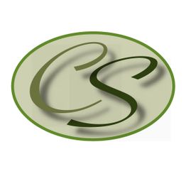 Grünes "CS"-Logo auf beige-ovalem Hintergrund.