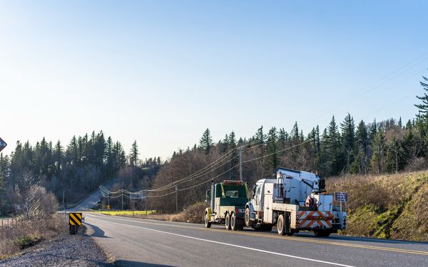 Pannenservice schleppt Auto ab