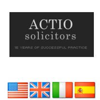 Imagen de logo de "ACTIO solicitors" y banderas de EE.UU., UK, Italia y España.