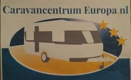 Afbeelding van Caravancentrum Europa met een camper en sterren op een blauwe achtergrond.