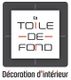 Logo "En Toile de Fond", décoration d'intérieur, texte stylisé rouge et noir sur fond gris.