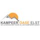 Logo van Kampeer Oase Elst met bergen en zonsopgang. Slogan: De leverancier voor kampeergenot.